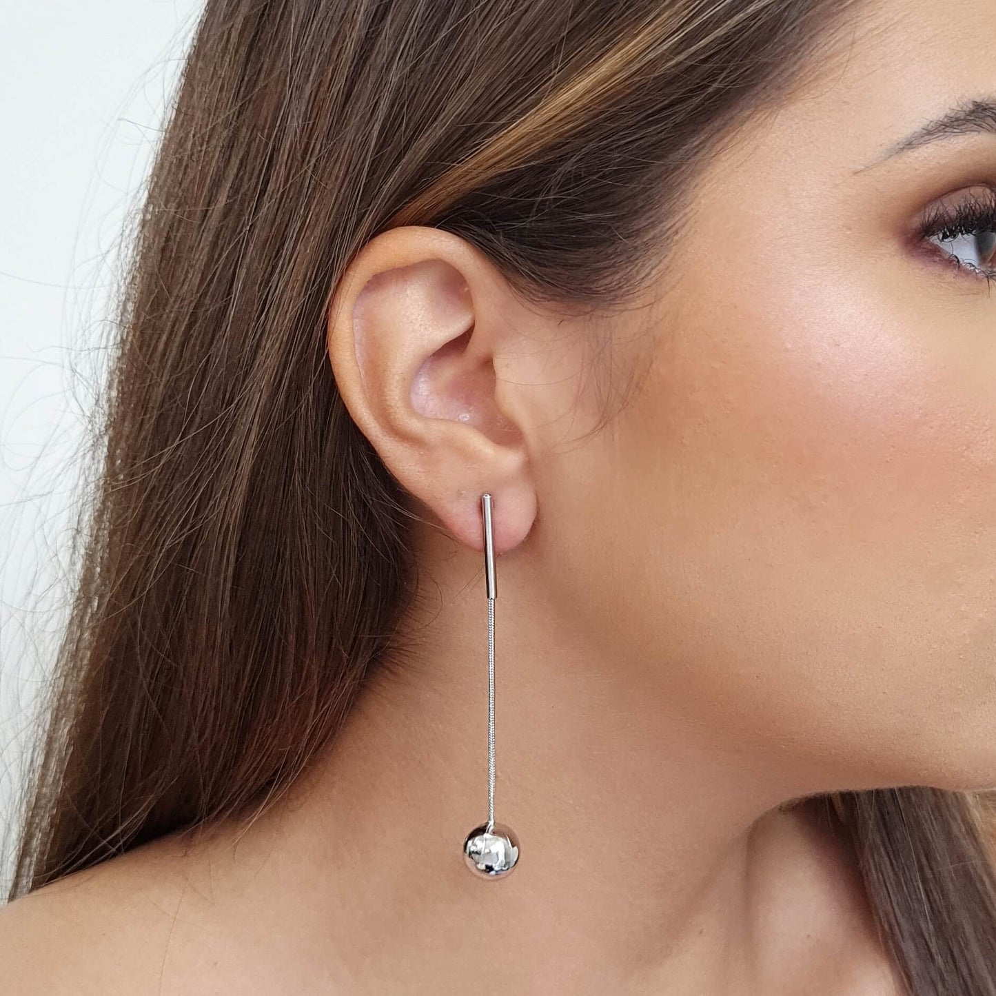 Bola Rabo de Rato Earrings Branco