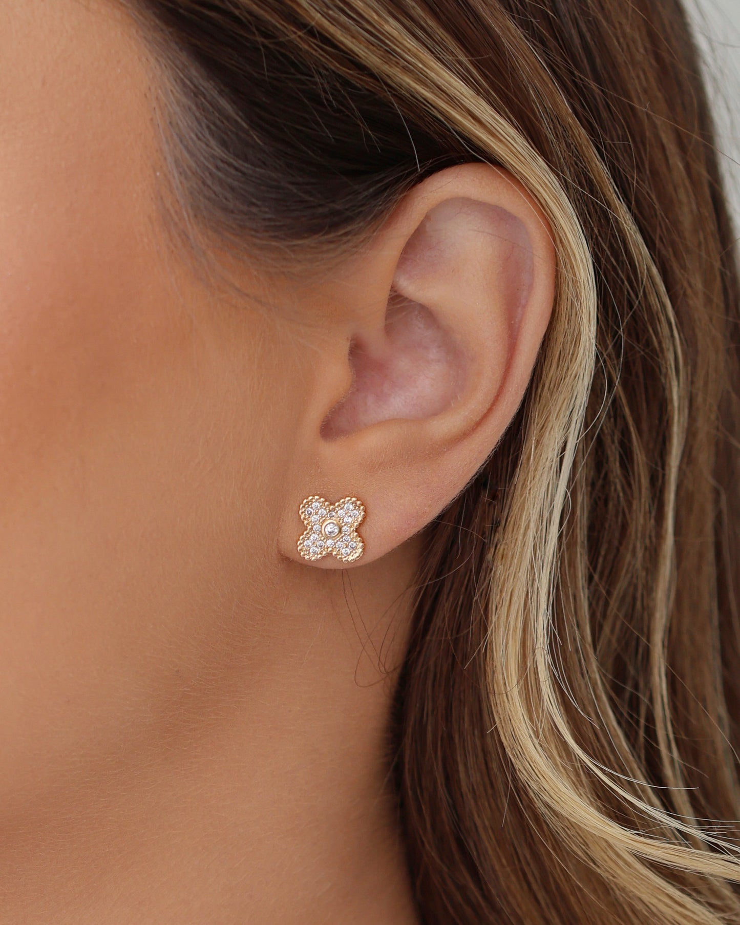 Brinco Flor Cravejada Cristal